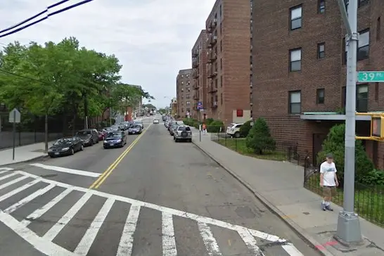 Looking east on Greenpoint Avenue at 39th Pl